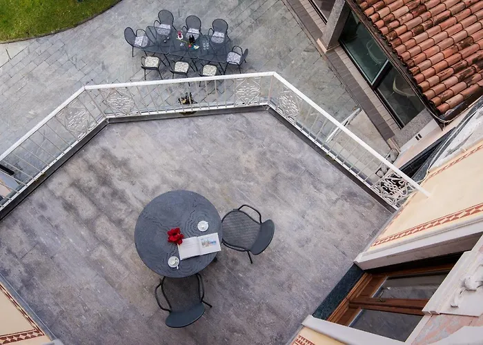 Giù Luxury - The House Of Travelers