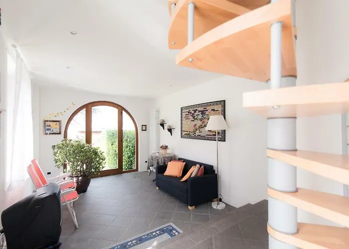 Giù Luxury - The House Of Travelers