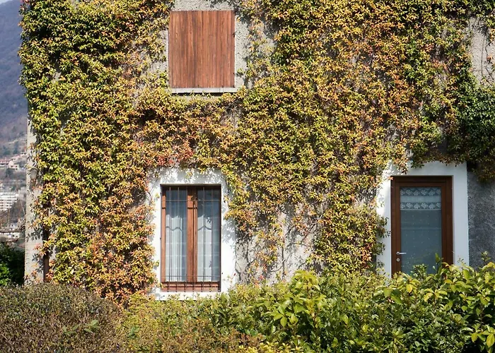 Giù Luxury - The House Of Travelers